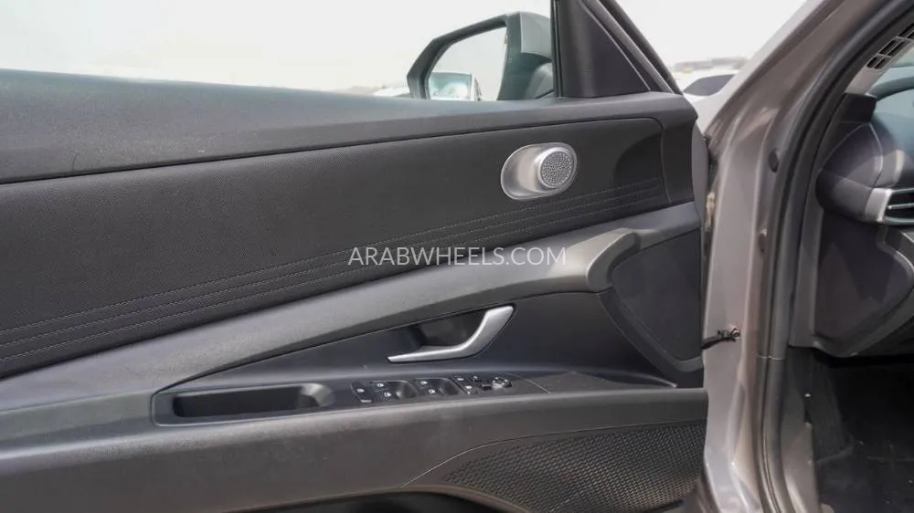 Hyundai Elantra 2023 for Sale in Sharjah Image-9