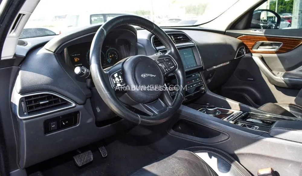 Jaguar F Pace 2017 for Sale in Sharjah Image-4