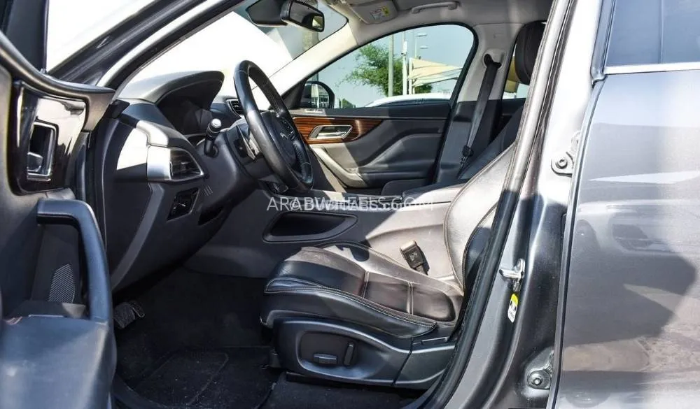Jaguar F Pace 2017 for Sale in Sharjah Image-6