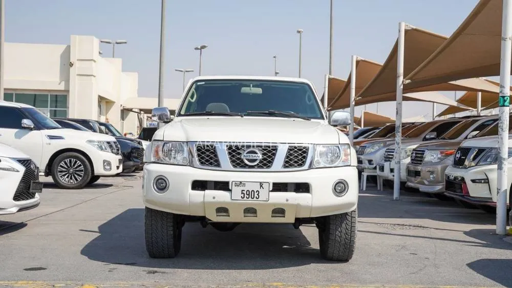 Nissan Patrol 2022 for Sale in Sharjah Image-2