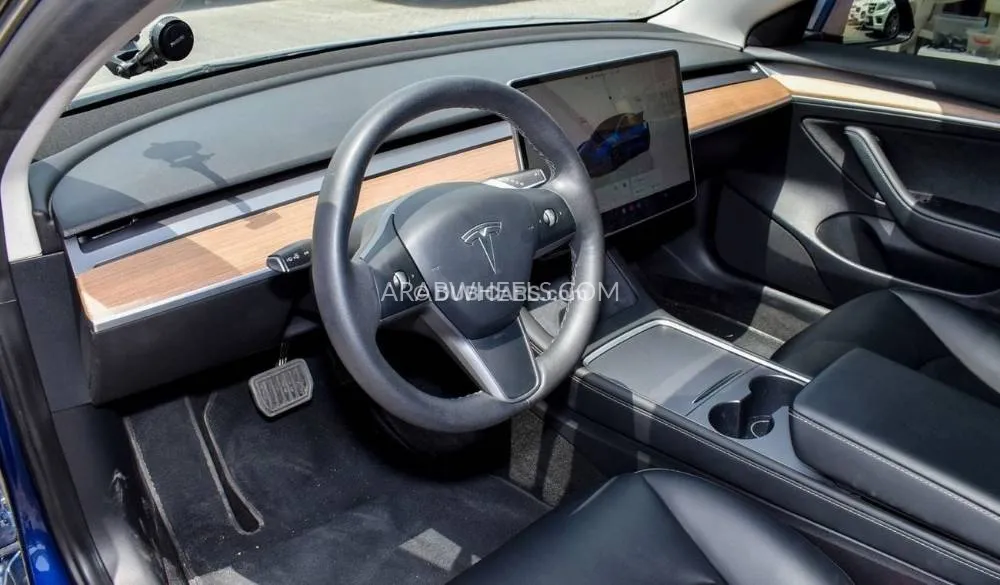 Tesla Model 3 2022 for Sale in Sharjah Image-4