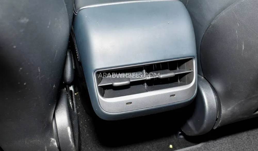 Tesla Model 3 2022 for Sale in Sharjah Image-8