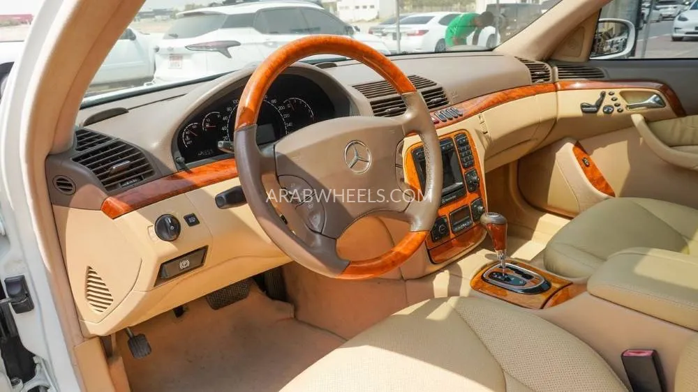مرسيدس بنز CLS Class 2002 for Sale in الشارقة Image-4