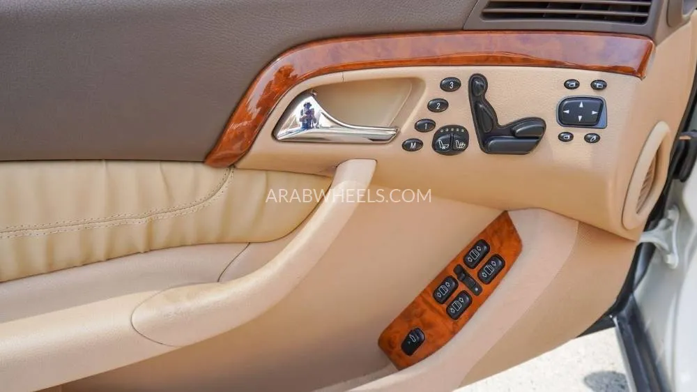 مرسيدس بنز CLS Class 2002 for Sale in الشارقة Image-9