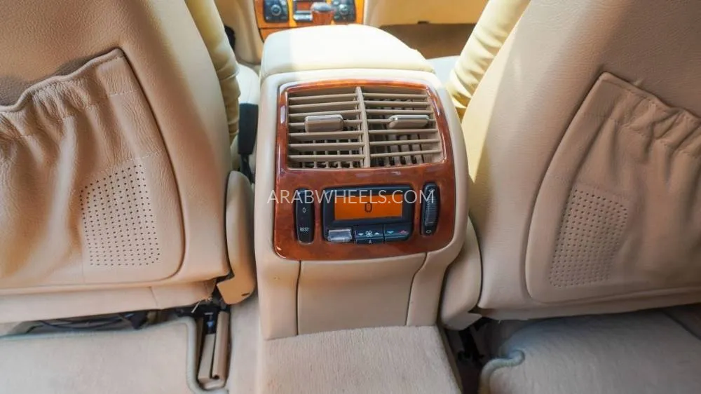 مرسيدس بنز CLS Class 2002 for Sale in الشارقة Image-10