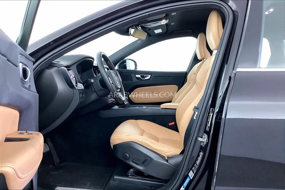 فولفو إكس سي 60 2020 for Sale in دبي Image-23