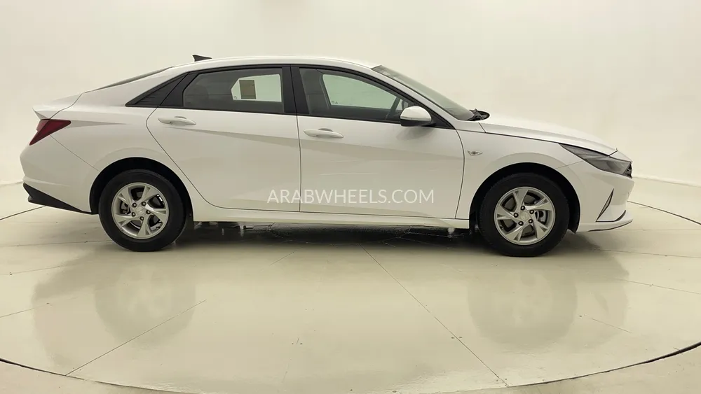 Hyundai Elantra 2023 for Sale in Dubai Image-2