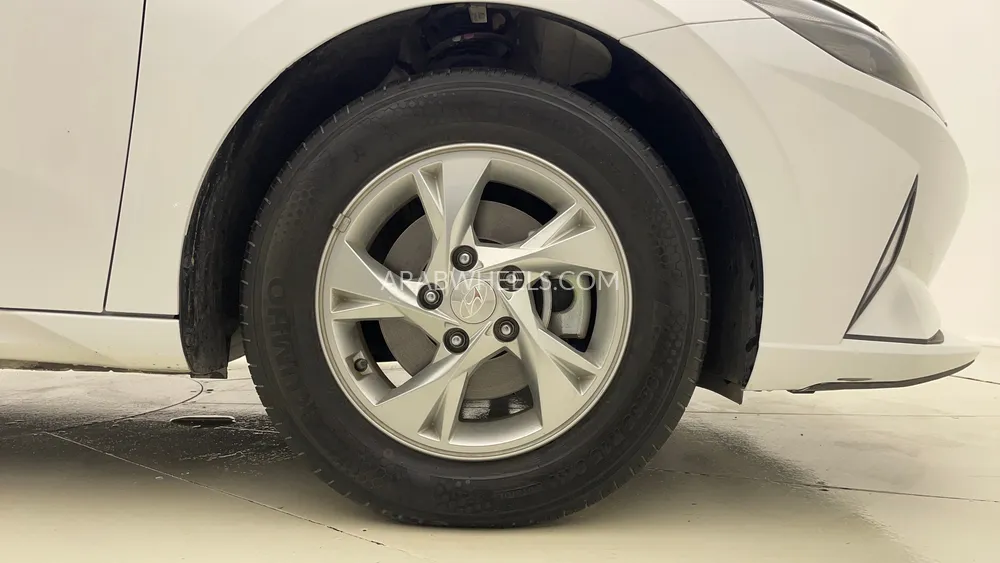 Hyundai Elantra 2023 for Sale in Dubai Image-10