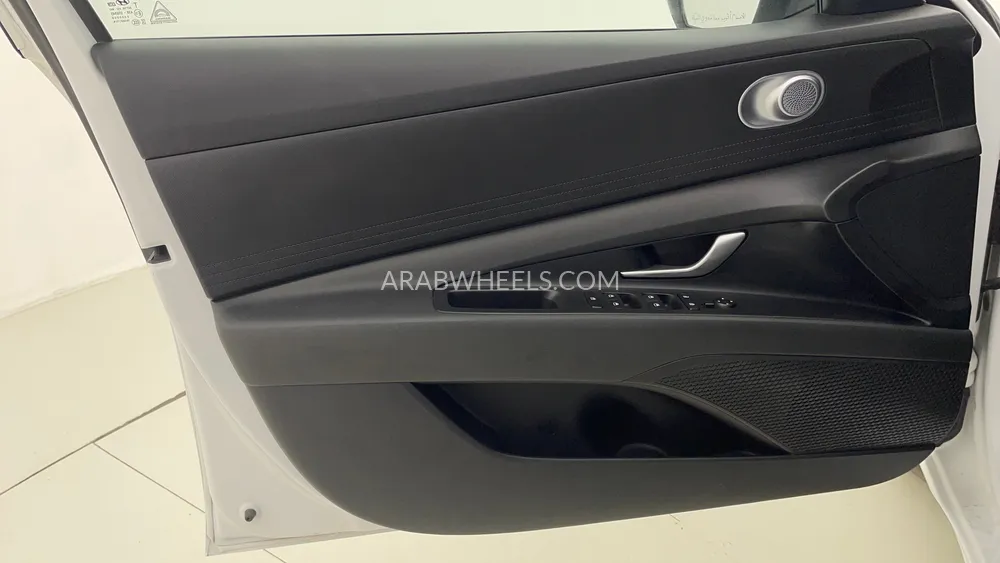 Hyundai Elantra 2023 for Sale in Dubai Image-18