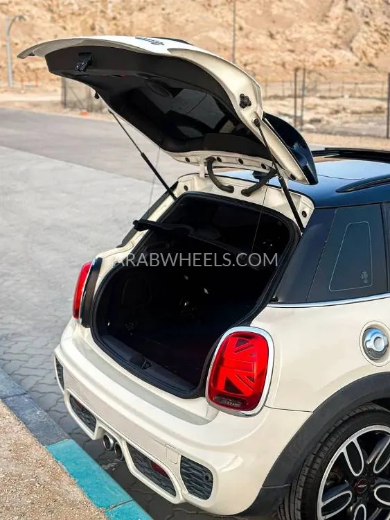 Mini Cooper 2019 for Sale in Abu Dhabi Image-11