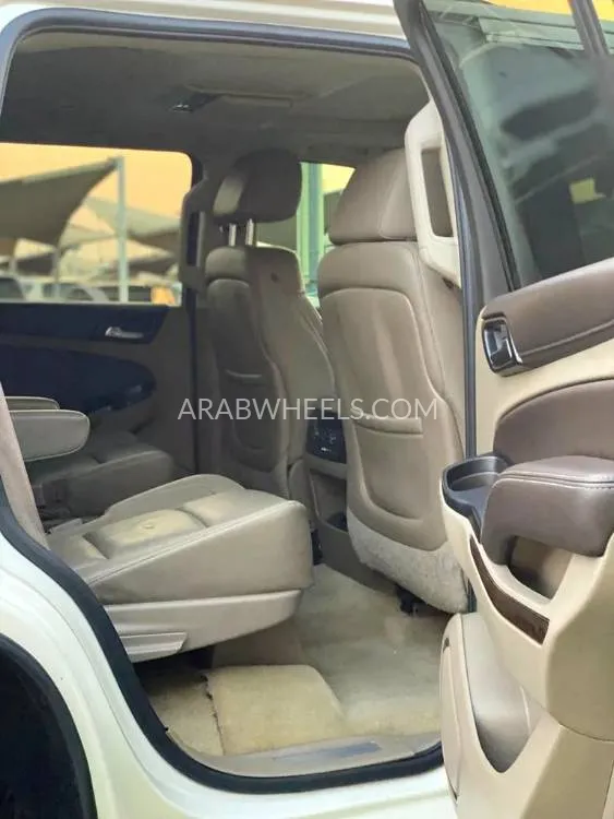 Chevrolet Tahoe 2015 for Sale in Sharjah Image-1