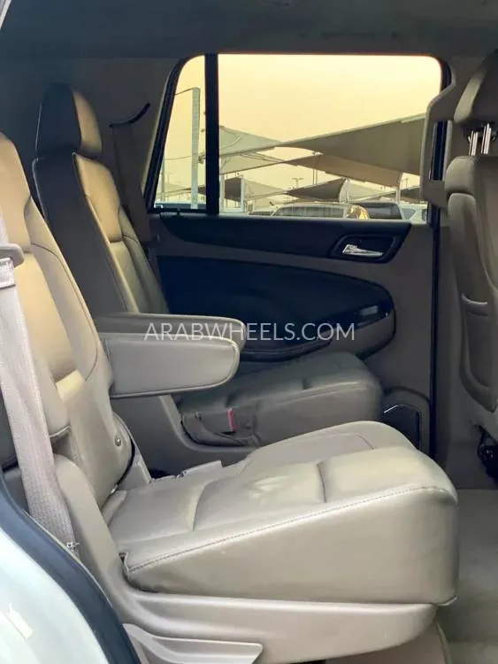 Chevrolet Tahoe 2015 for Sale in Sharjah Image-7
