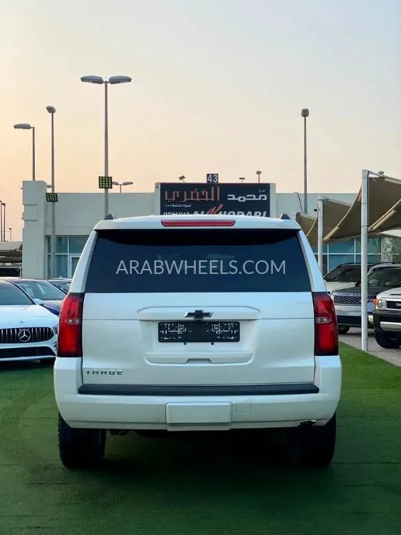 Chevrolet Tahoe 2015 for Sale in Sharjah Image-17