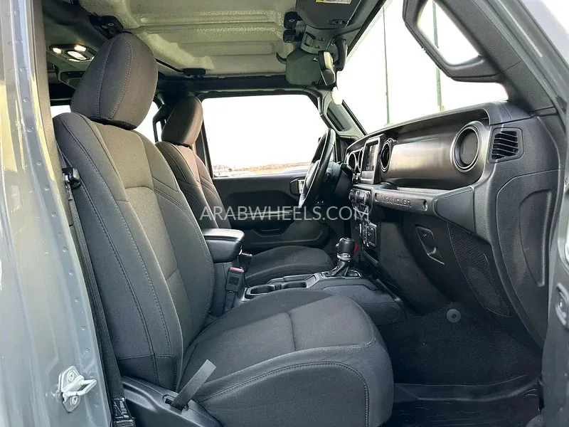 جيب رانجلر 2019 for Sale in الشارقة Image-13