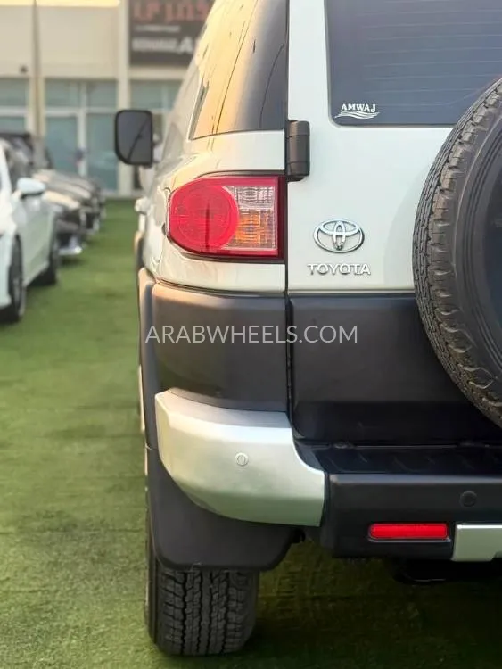 Toyota FJ Cruiser 2023 for Sale in Sharjah Image-3