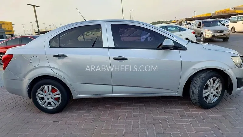 Chevrolet Sonic 2014 for Sale in Sharjah Image-4