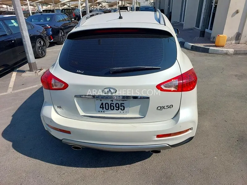 Infiniti QX50 2017 for Sale in Sharjah Image-8