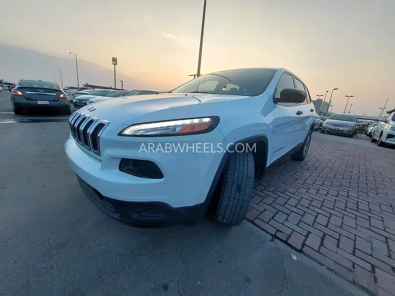 جيب شيروكي 2017 for Sale in الشارقة Image-14