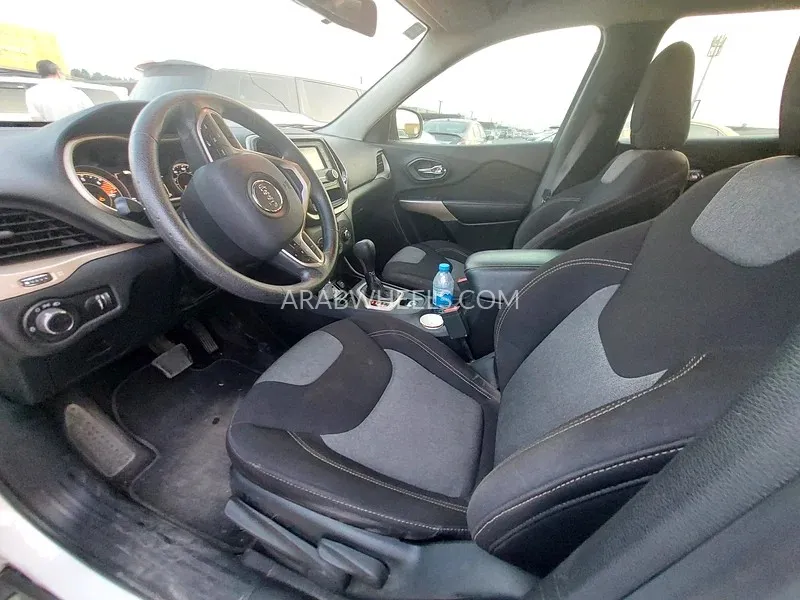 جيب شيروكي 2017 for Sale in الشارقة Image-17