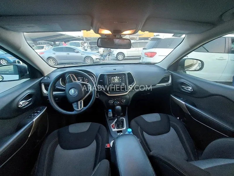 جيب شيروكي 2017 for Sale in الشارقة Image-19