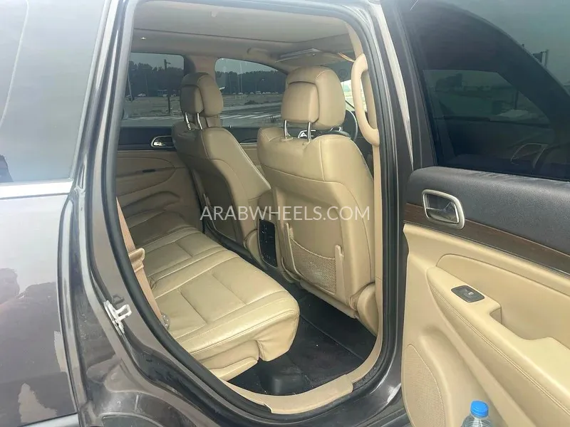 Jeep Grand Cherokee L 2017 for Sale in Sharjah Image-11