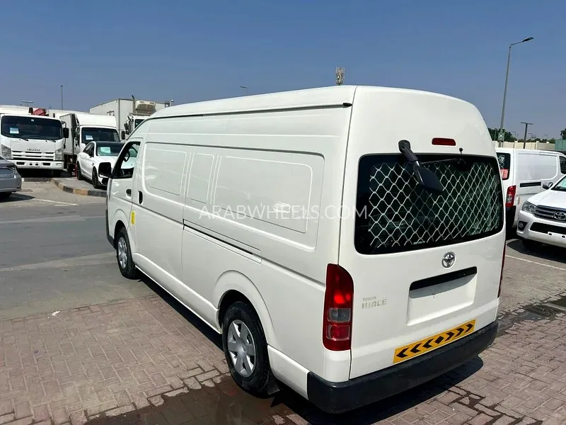 Toyota Hiace 2020 for Sale in Sharjah Image-5