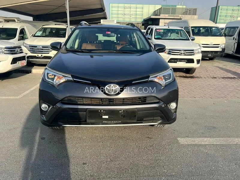 Toyota Rav4 2018 for Sale in Sharjah Image-2