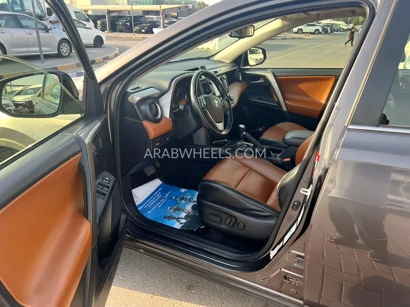 Toyota Rav4 2018 for Sale in Sharjah Image-10