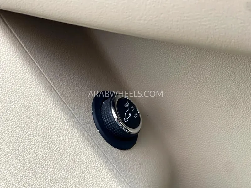 Cadillac XT5 2017 for Sale in Sharjah Image-11