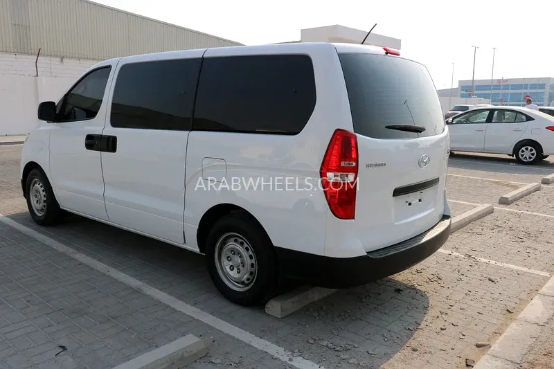 Hyundai H1 2019 for Sale in Abu Dhabi Image-4