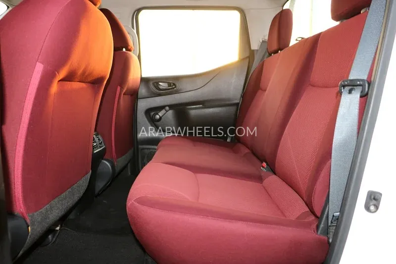 Nissan Navara 2022 for Sale in Abu Dhabi Image-12