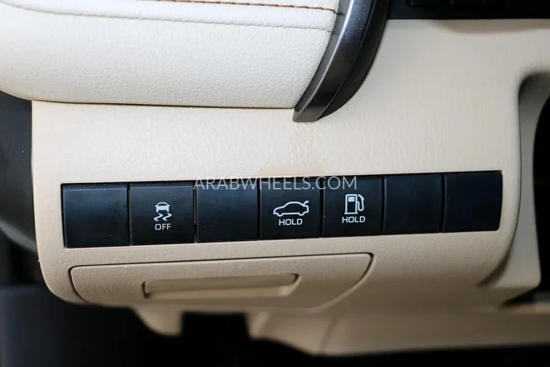 تويوتا كامري 2019 for Sale in أبو ظبي Image-14