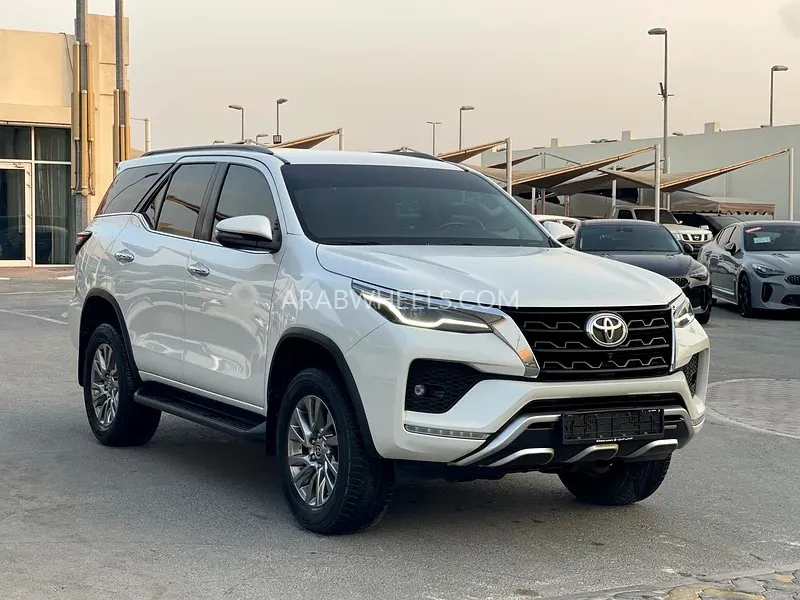 Toyota Fortuner 2023 for Sale in Sharjah Image-3