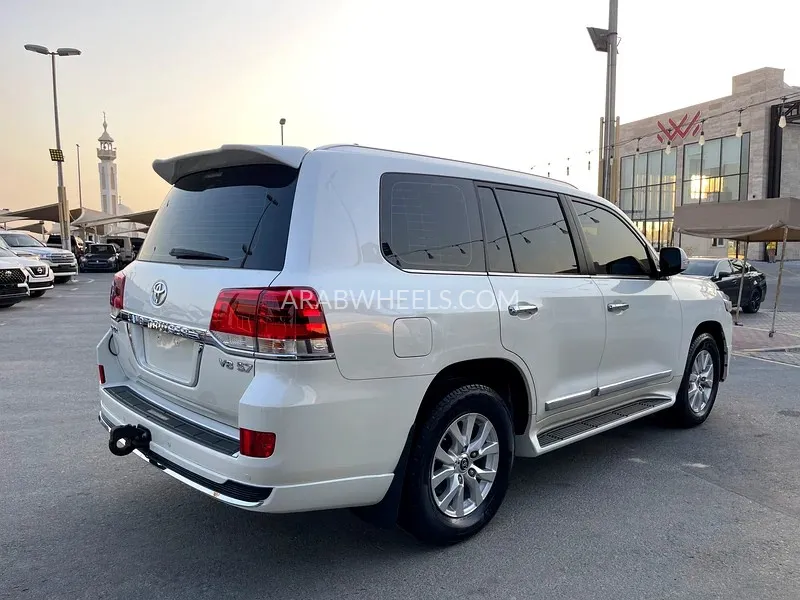 Toyota Land Cruiser 2018 for Sale in Sharjah Image-4