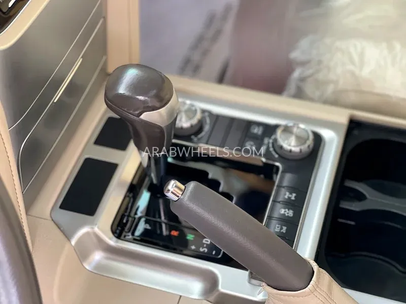 Toyota Land Cruiser 2018 for Sale in Sharjah Image-11