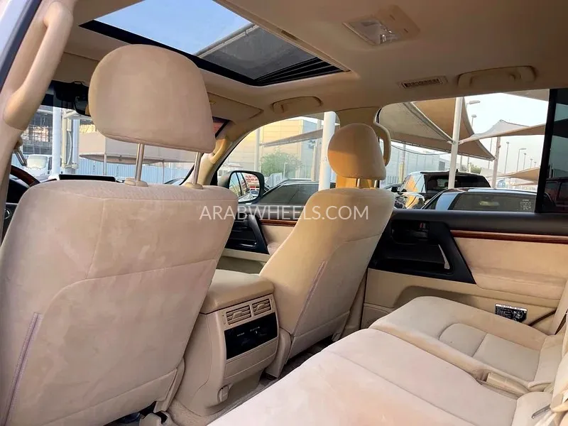 Toyota Land Cruiser 2016 for Sale in Sharjah Image-11
