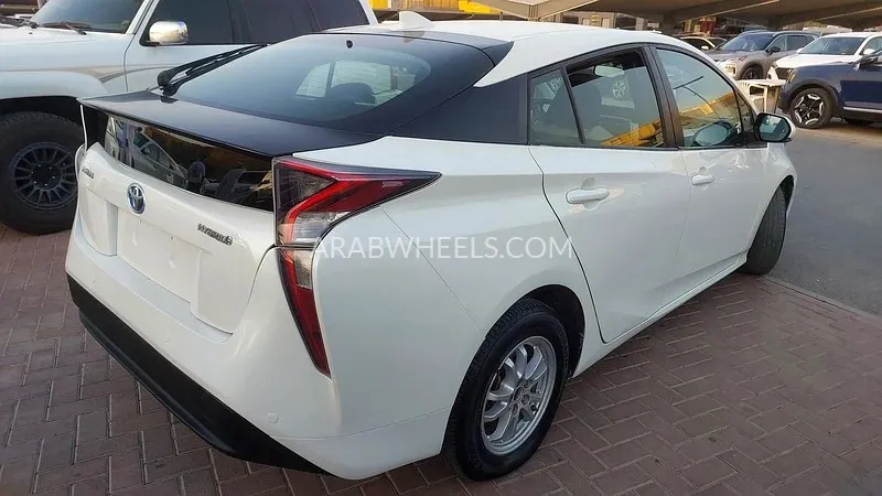 تويوتا بريوس 2018 for Sale in الشارقة Image-5