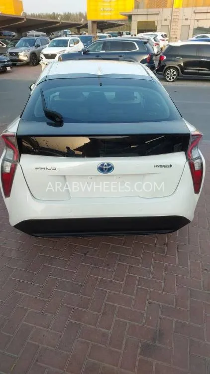 تويوتا بريوس 2018 for Sale in الشارقة Image-8