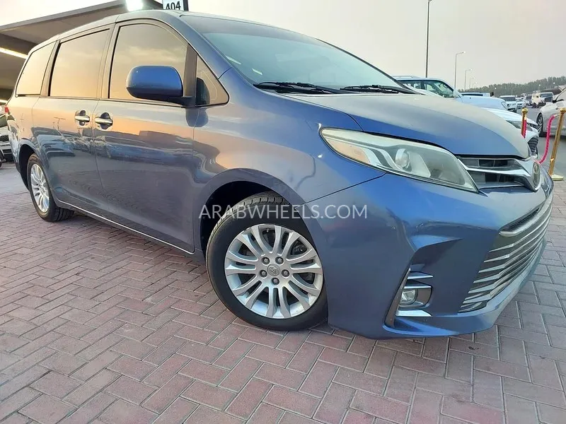 Toyota Sienna 2014 for Sale in Sharjah Image-1