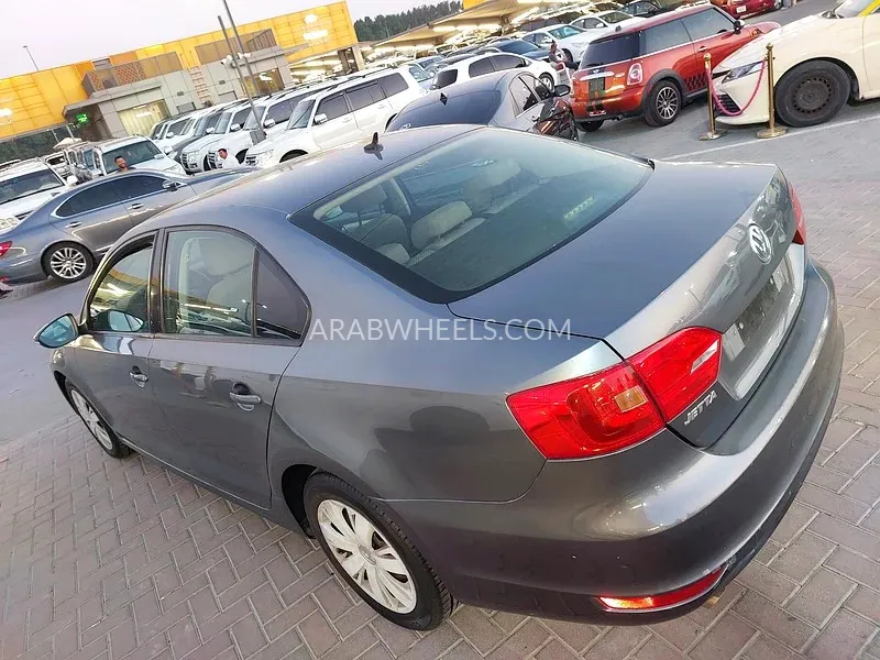 Volkswagen Jetta 2013 for Sale in Sharjah Image-10