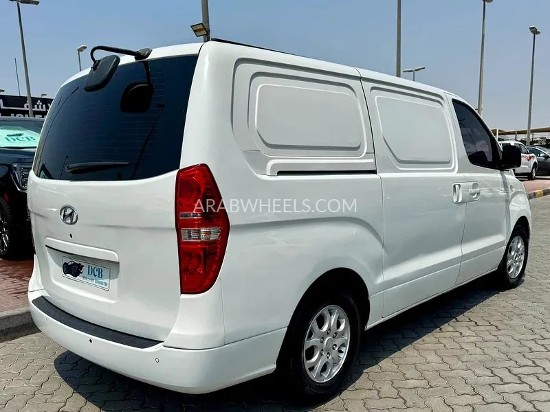 هيونداي H1 2016 for Sale in الشارقة Image-5