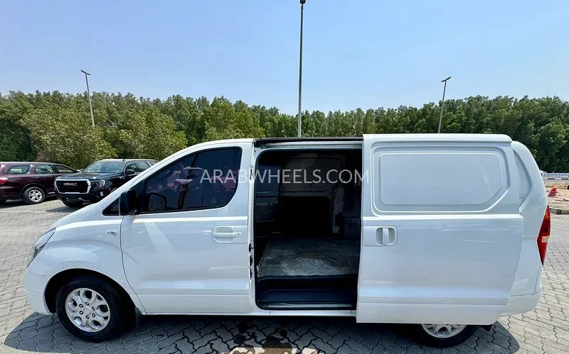 هيونداي H1 2016 for Sale in الشارقة Image-6