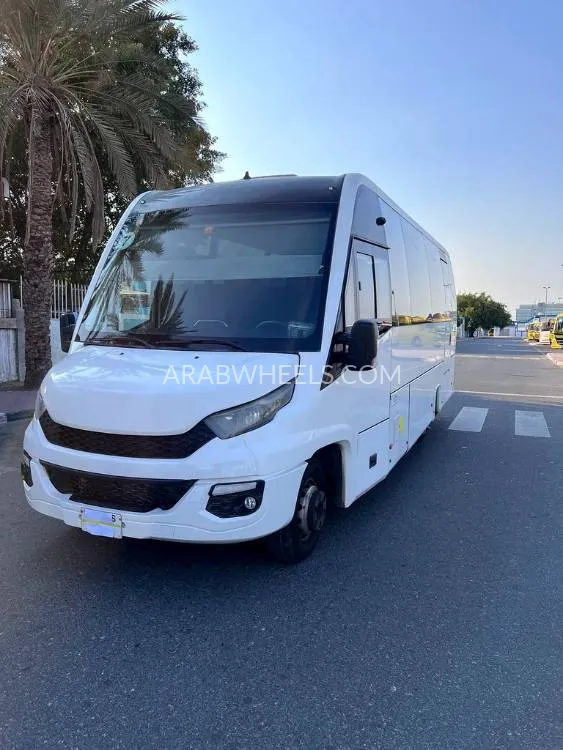 Iveco Daily 2017 for Sale in Sharjah Image-2
