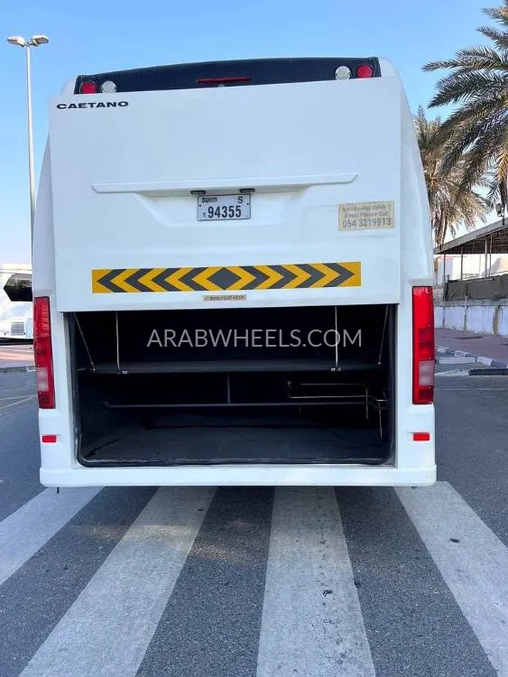 Iveco Daily 2017 for Sale in Sharjah Image-7