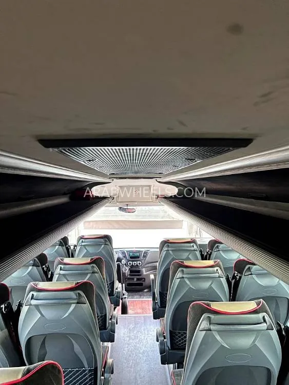 Iveco Daily 2017 for Sale in Sharjah Image-9