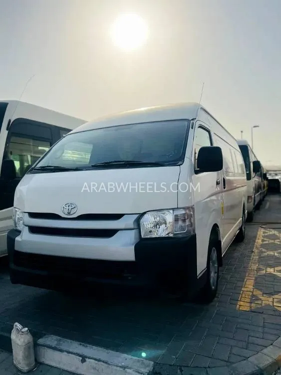Toyota Hiace 2021 for Sale in Sharjah Image-4