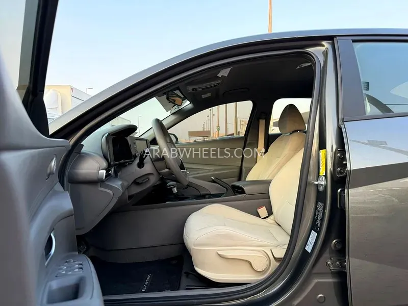 هيونداي إلنترا 2023 for Sale in الشارقة Image-8