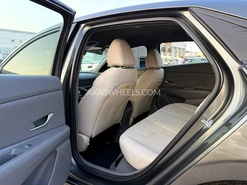 هيونداي إلنترا 2023 for Sale in الشارقة Image-11
