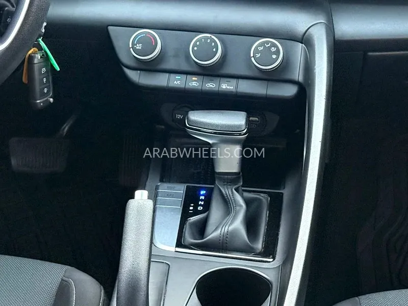 Hyundai Elantra 2022 for Sale in Sharjah Image-14