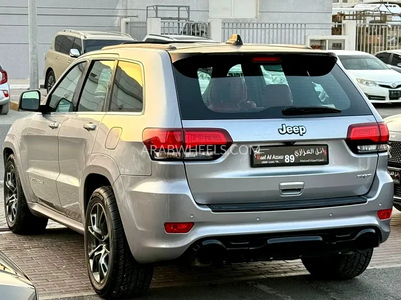 Jeep Grand Cherokee 2015 for Sale in Sharjah Image-6